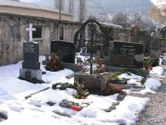 IMG_8215 Austrian graveyard